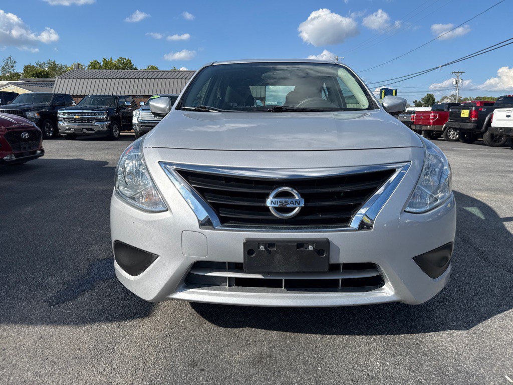 2019 Nissan Versa Image 2