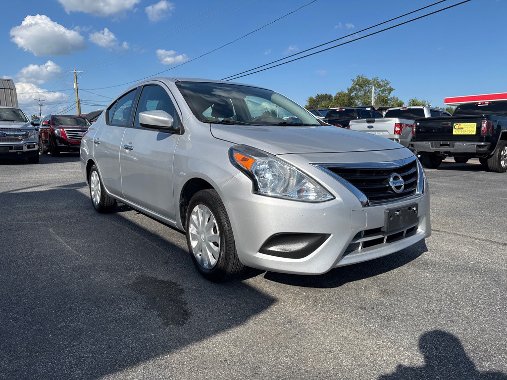 2019 Nissan Versa Image 3