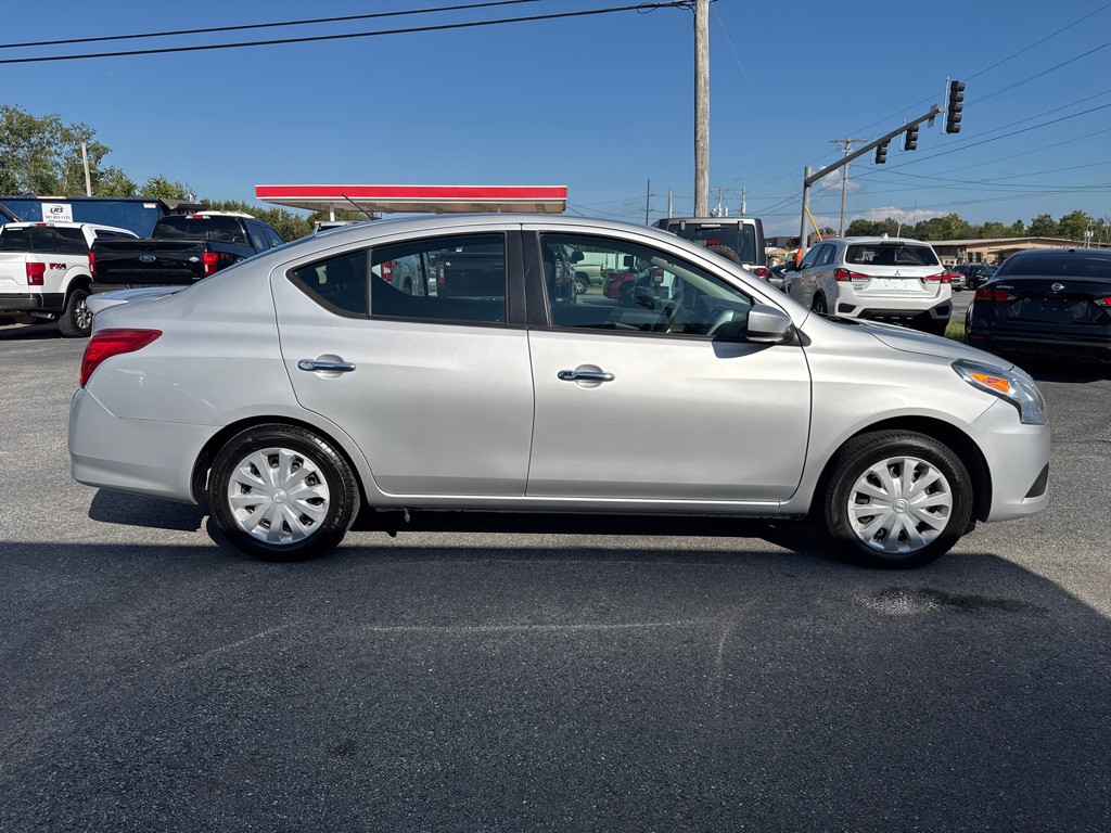2019 Nissan Versa Image 4