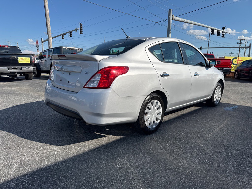 2019 Nissan Versa Image 5