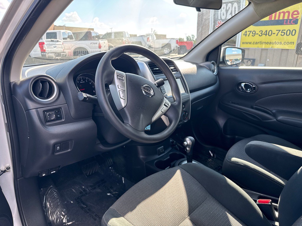 2019 Nissan Versa Image 9