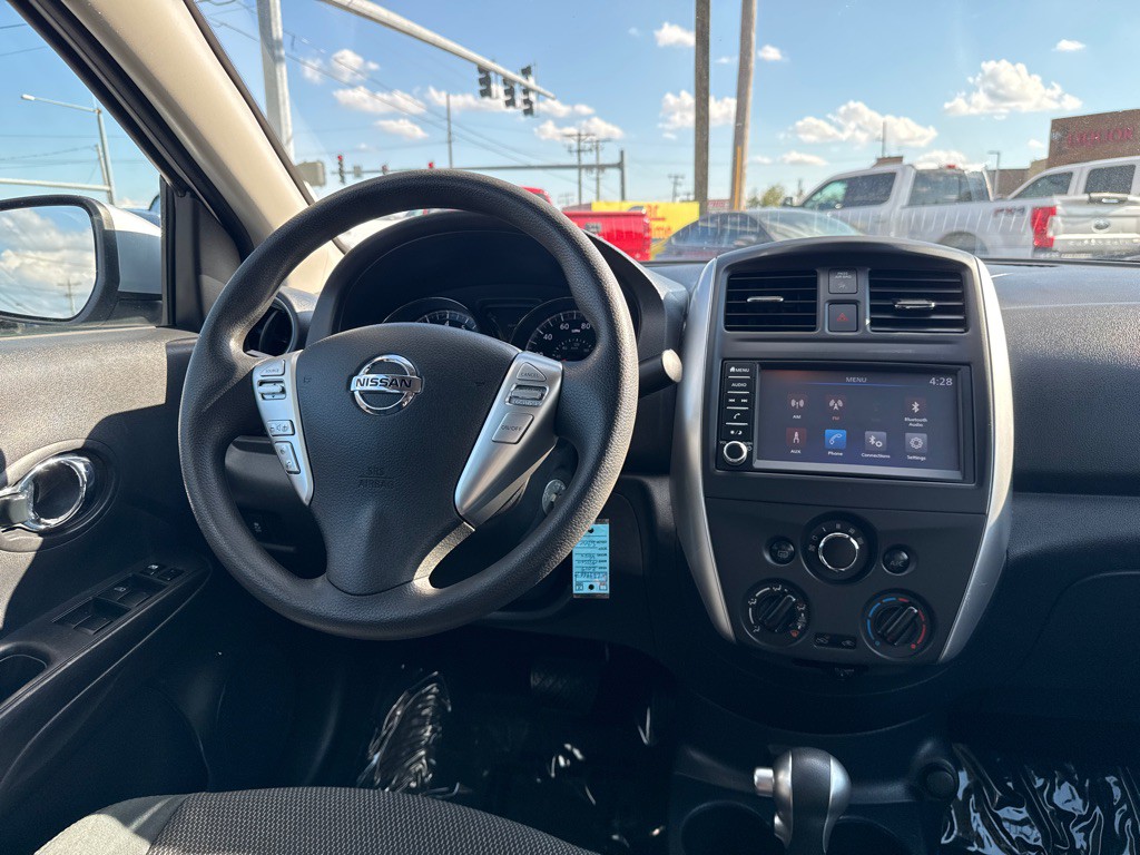 2019 Nissan Versa Image 11