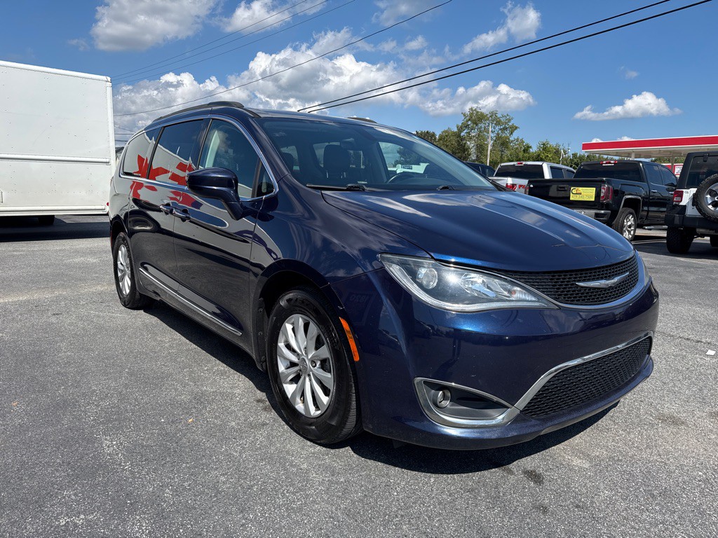 2017 Chrysler Pacifica Image 3