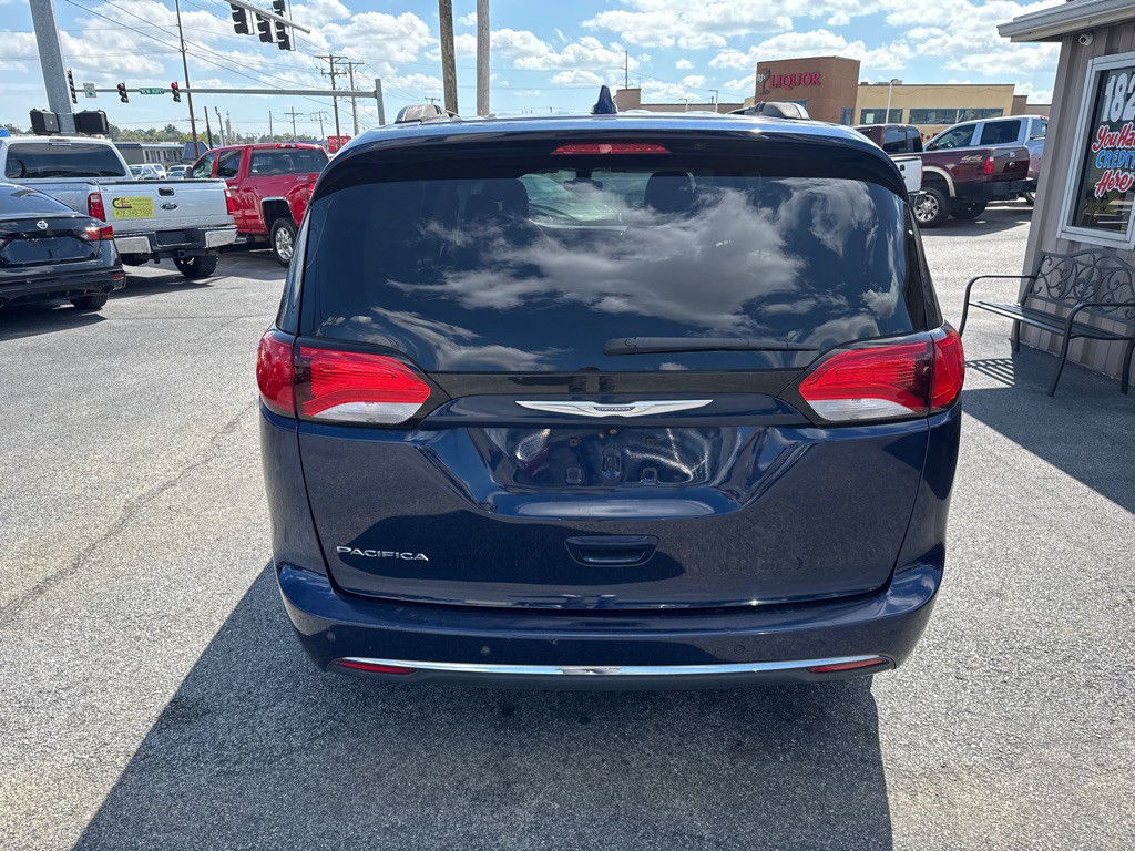 2017 Chrysler Pacifica Image 6