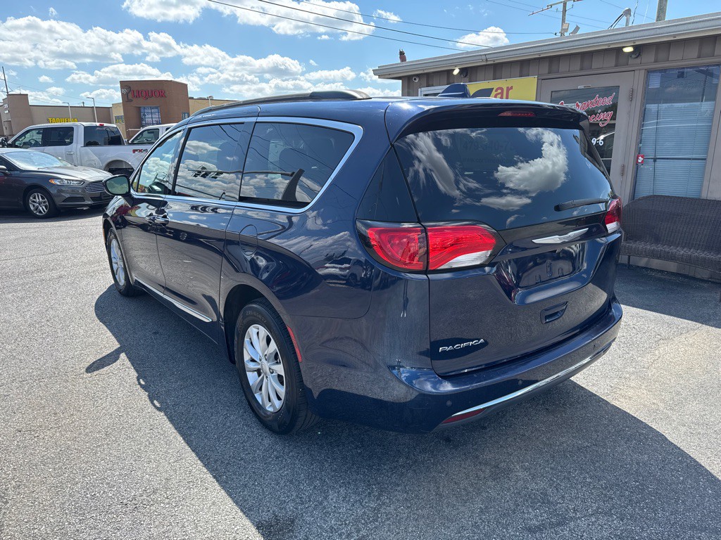 2017 Chrysler Pacifica Image 7