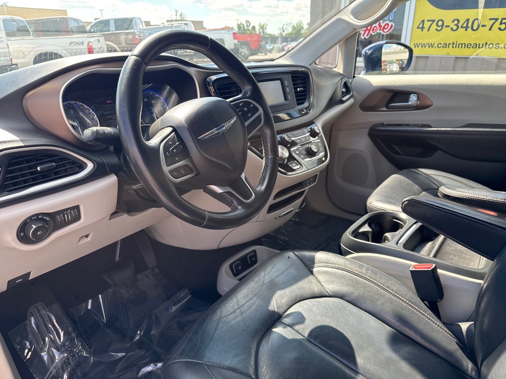 2017 Chrysler Pacifica Image 9