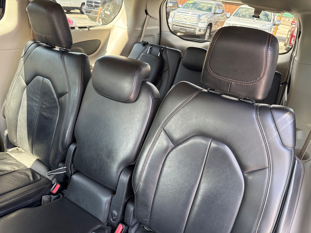 2017 Chrysler Pacifica Image 10