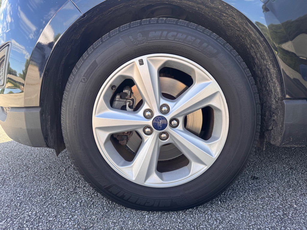 2016 Ford Edge Image 16