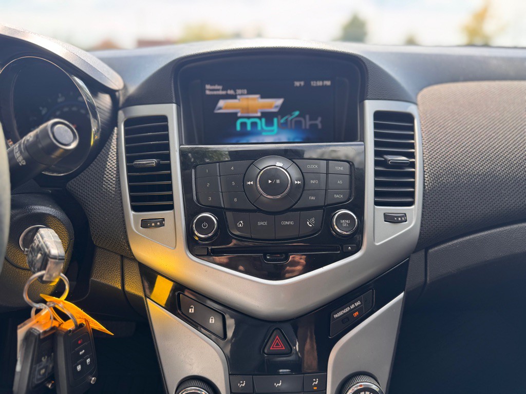 2013 Chevrolet Cruze Image 17