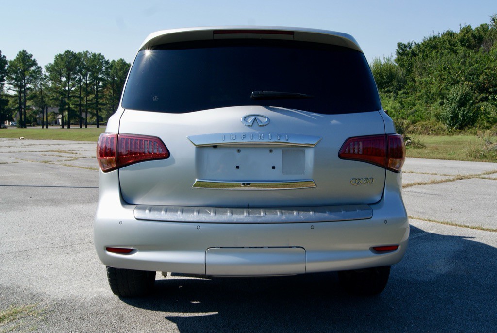 2017 INFINITI QX80 Image 6