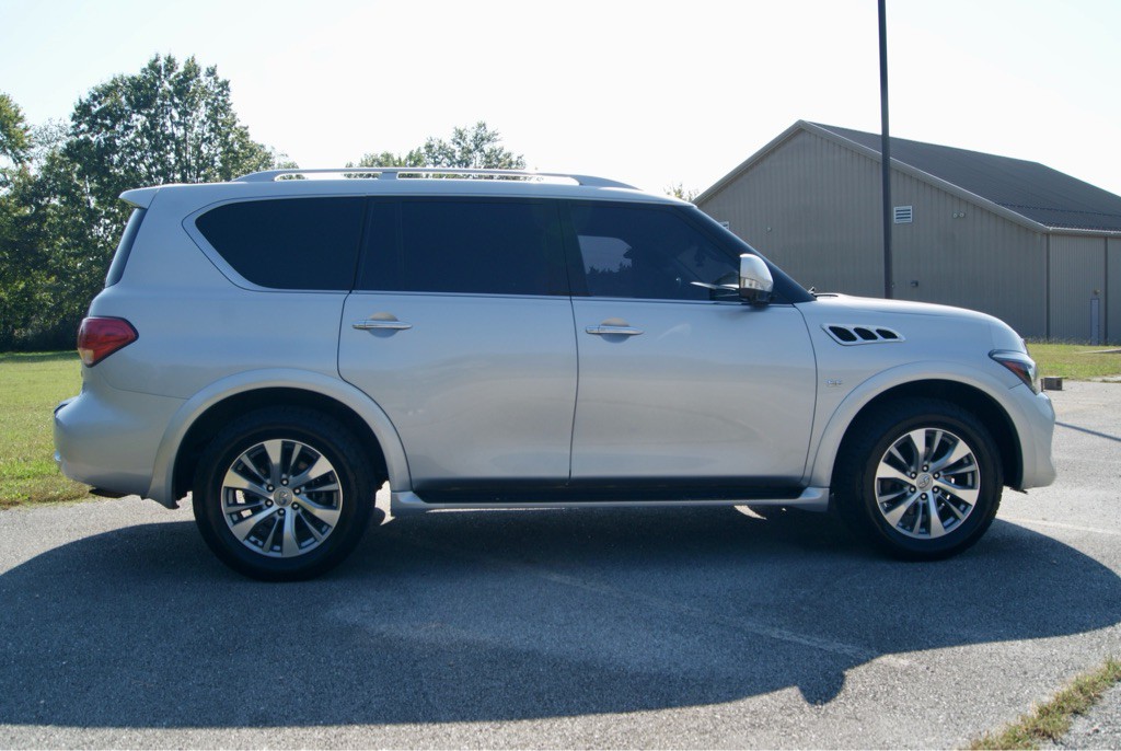 2017 INFINITI QX80 Image 8