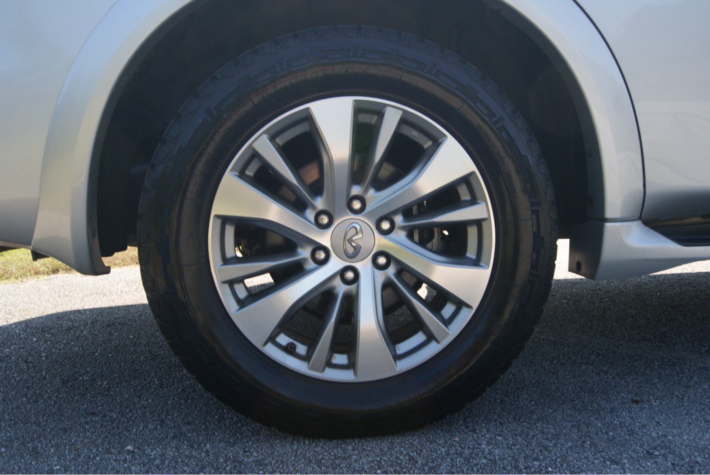 2017 INFINITI QX80 Image 9