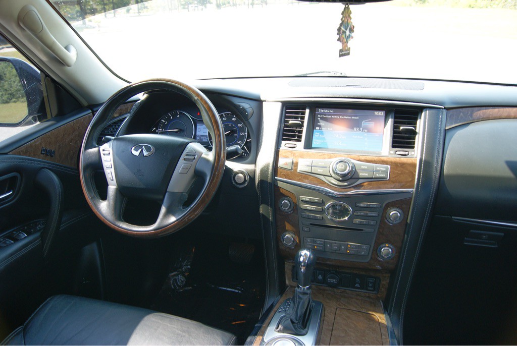 2017 INFINITI QX80 Image 11