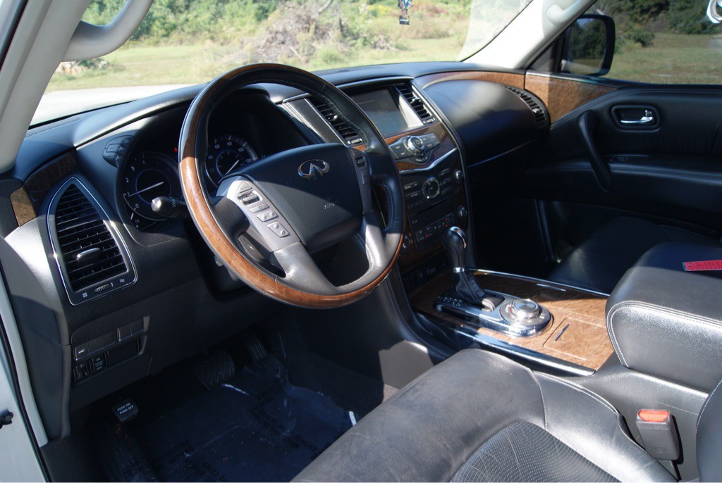 2017 INFINITI QX80 Image 12