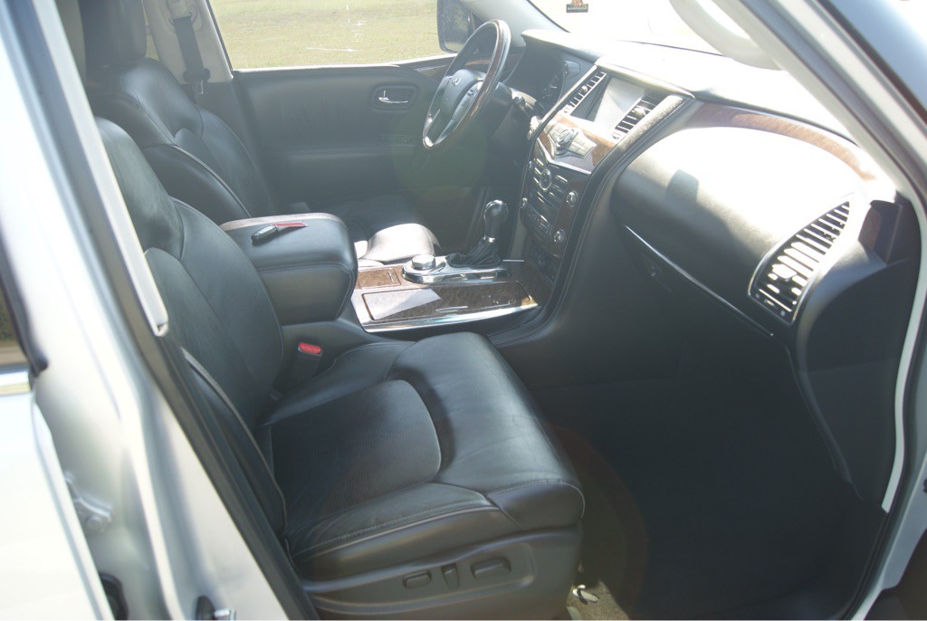 2017 INFINITI QX80 Image 14