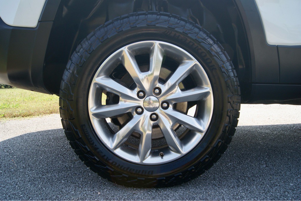 2015 Jeep Cherokee Image 9