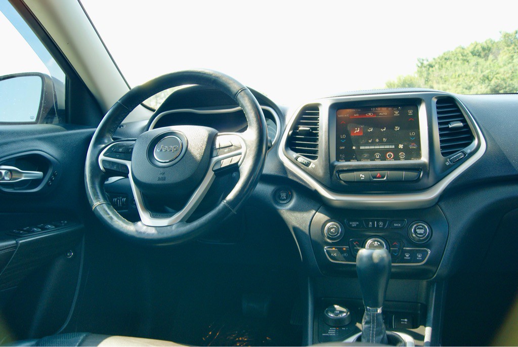 2015 Jeep Cherokee Image 12