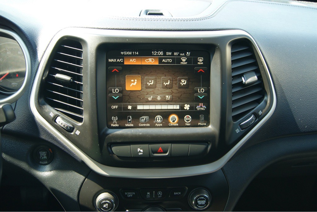 2015 Jeep Cherokee Image 17