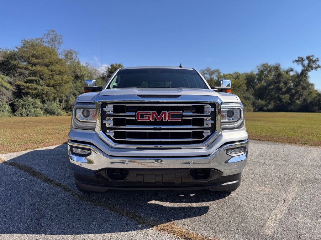 2018 GMC Sierra Image 2