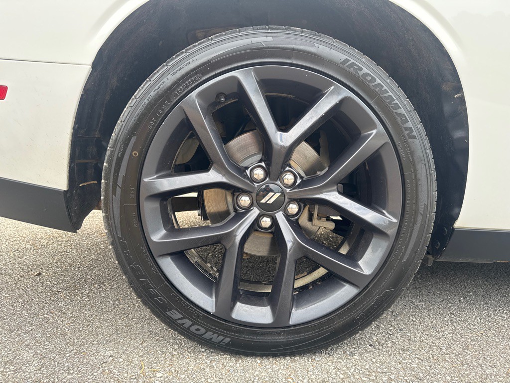 2019 Dodge Challenger Image 10