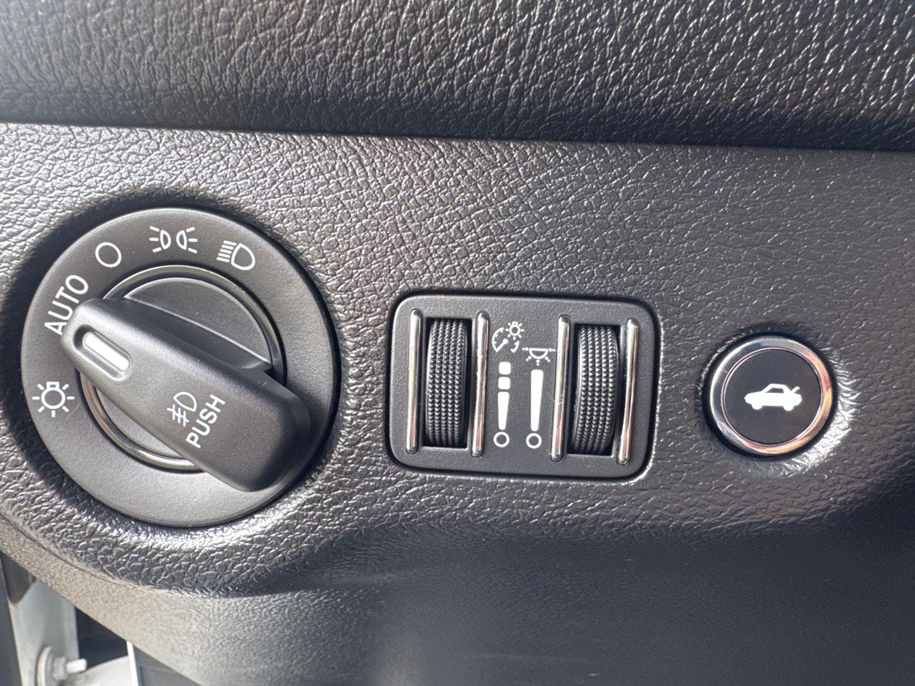 2019 Dodge Challenger Image 24