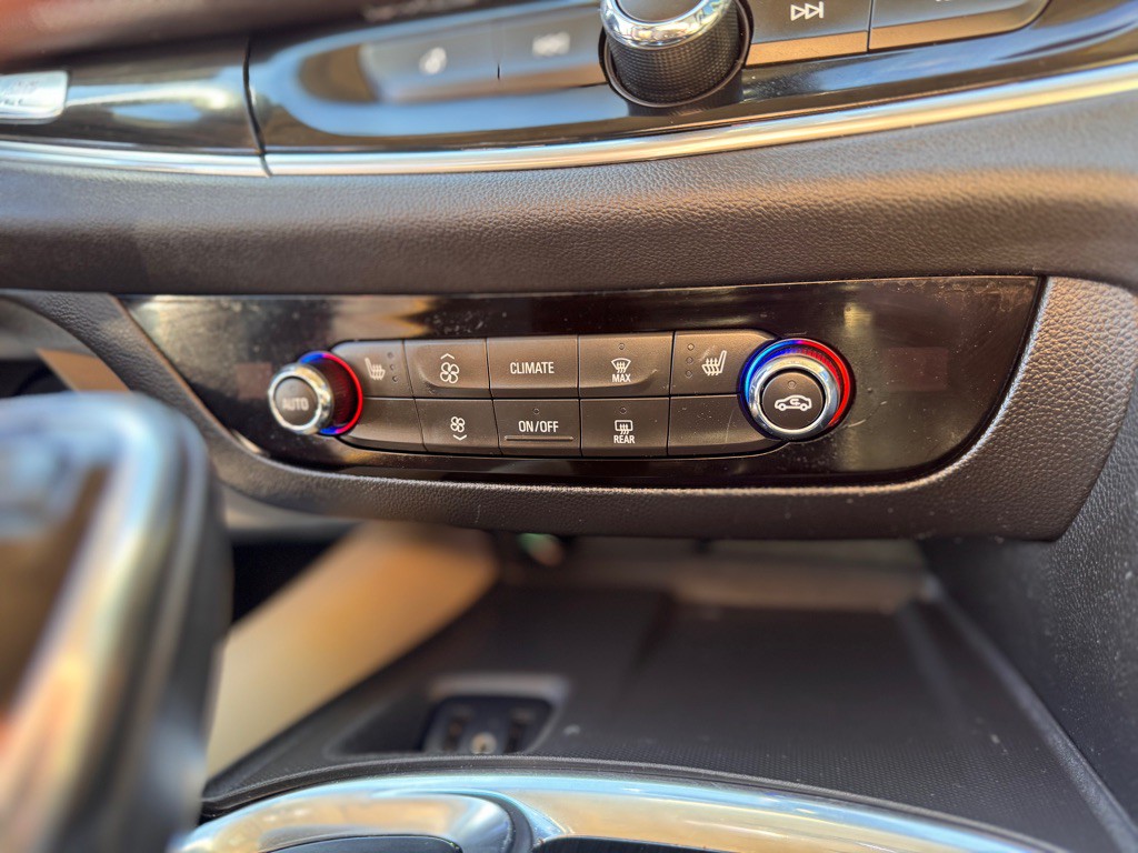 2018 Buick Enclave Image 17