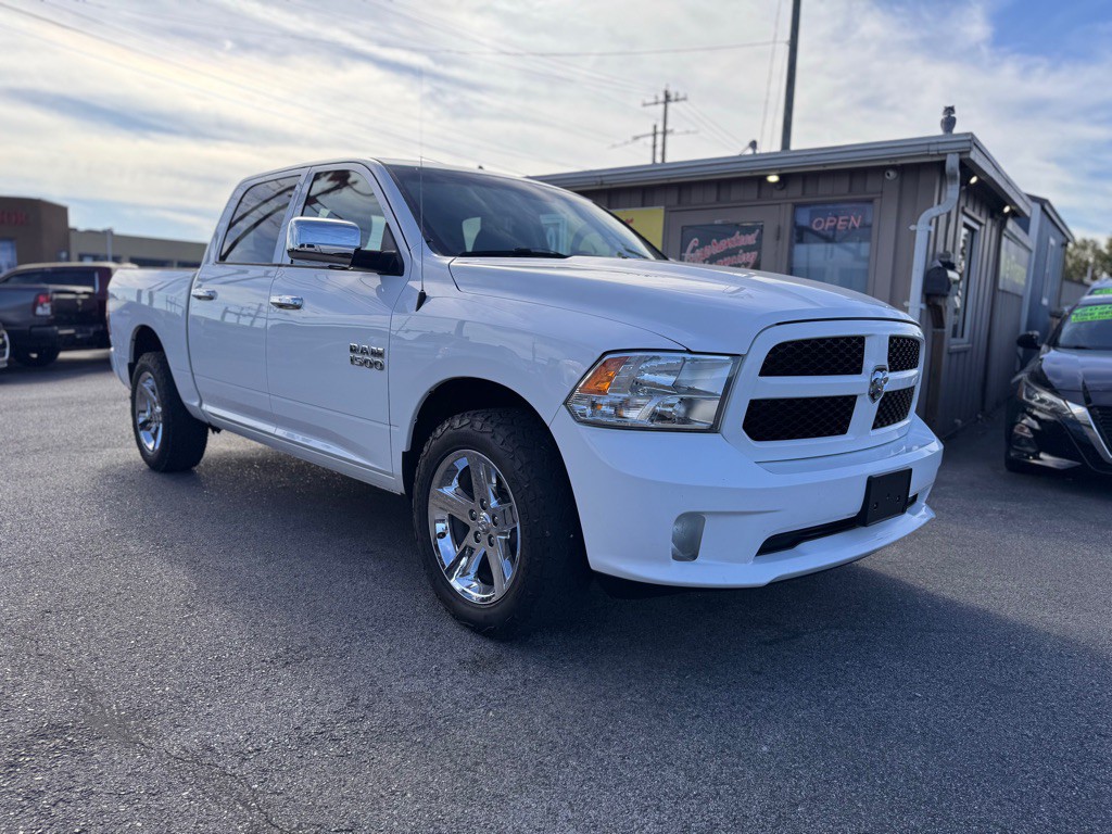 2017 RAM 1500 Image 3