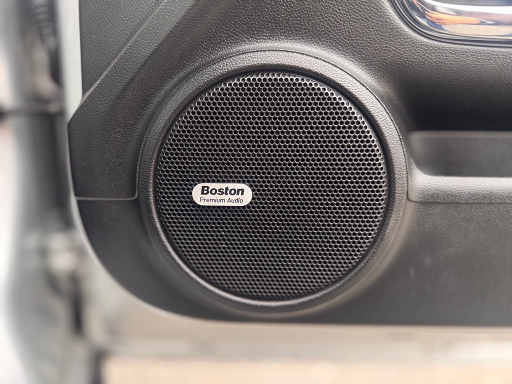 2015 Chevrolet Camaro Image 21