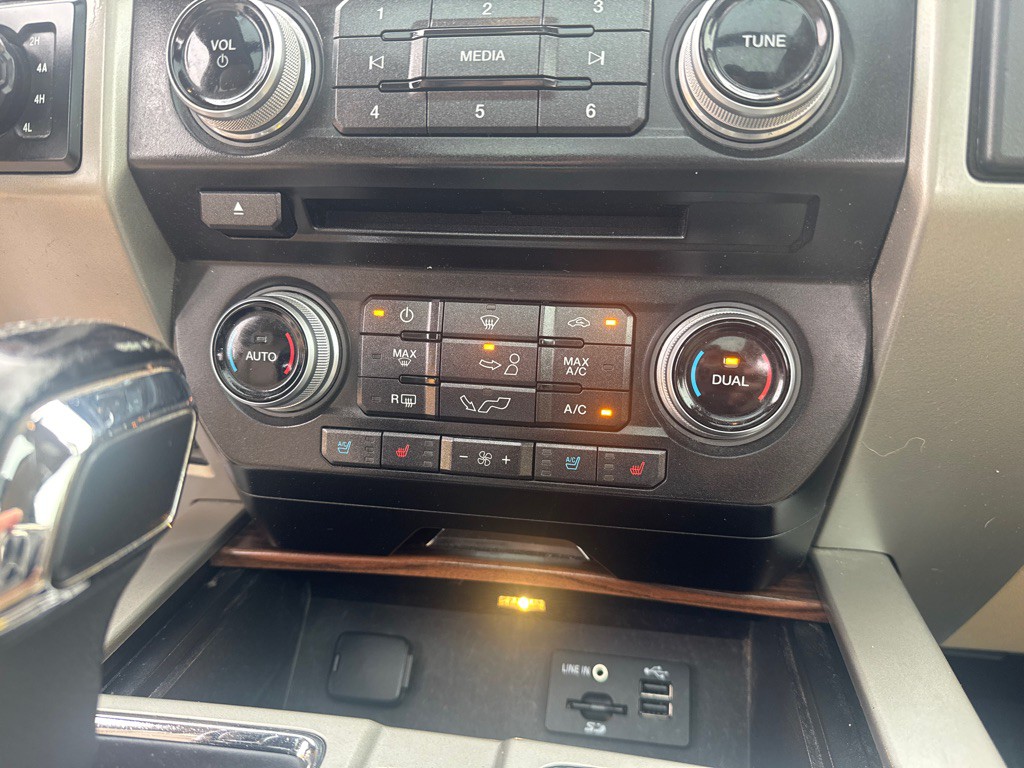 2015 Ford F-150 Image 16