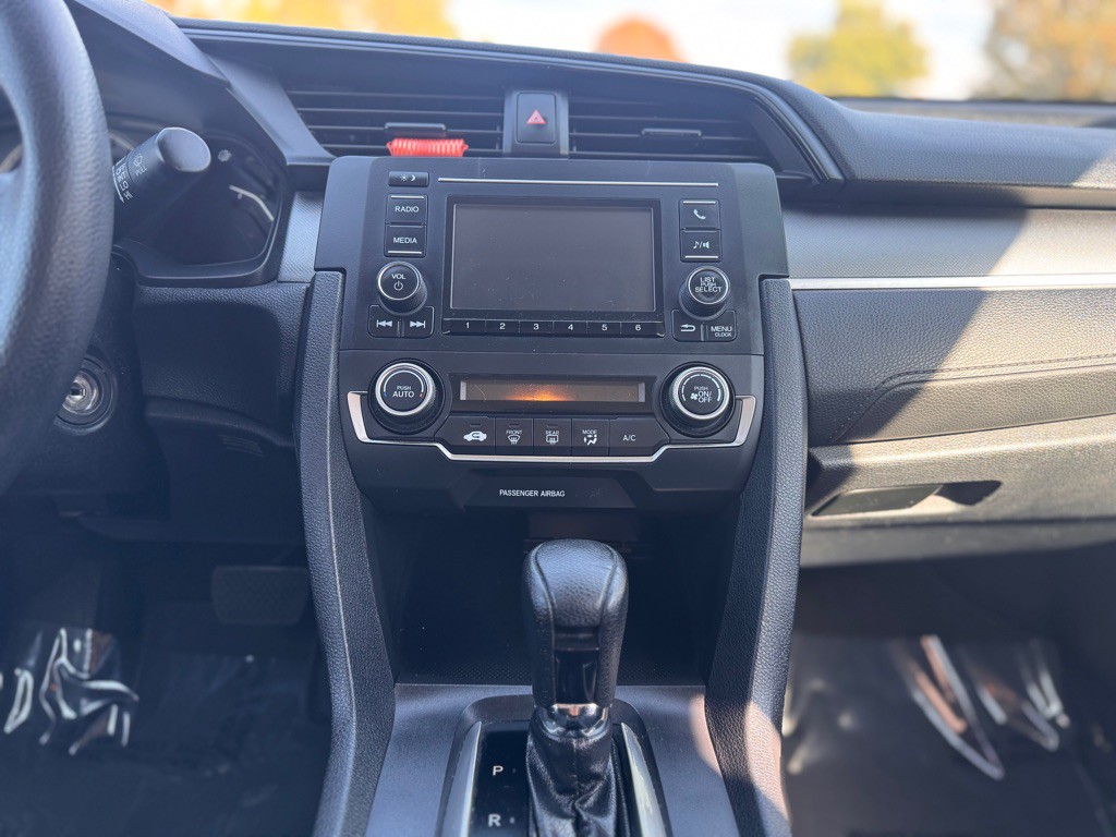 2018 Honda Civic Image 17