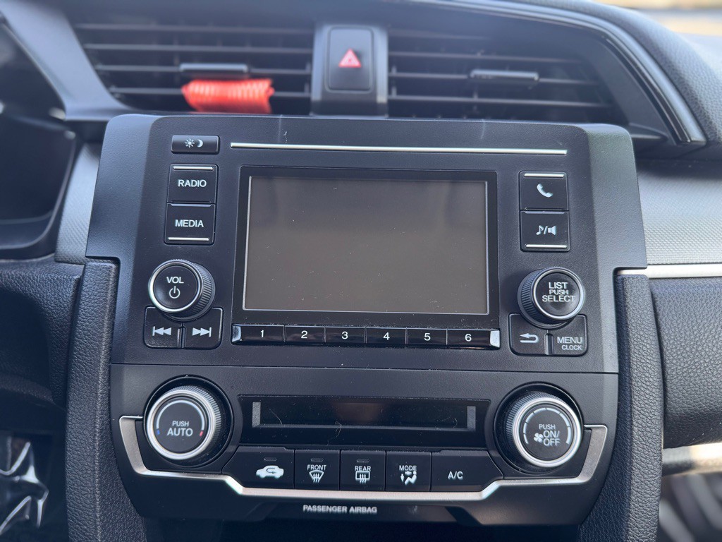 2018 Honda Civic Image 18