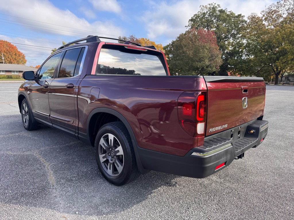 2017 Honda Ridgeline Image 7