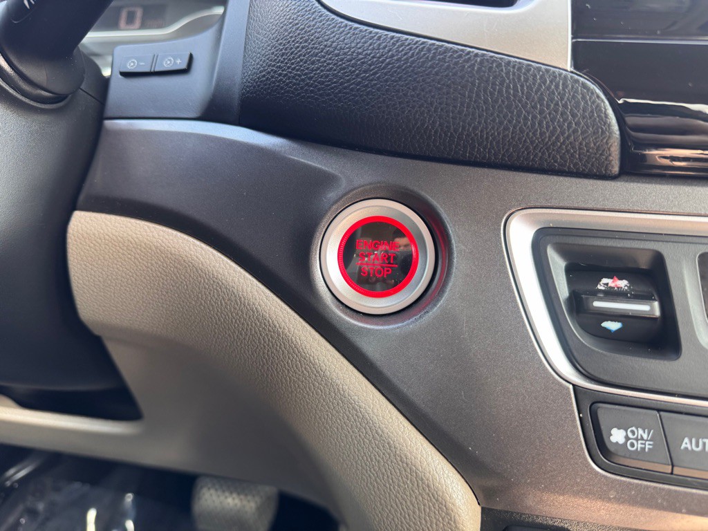 2017 Honda Ridgeline Image 24