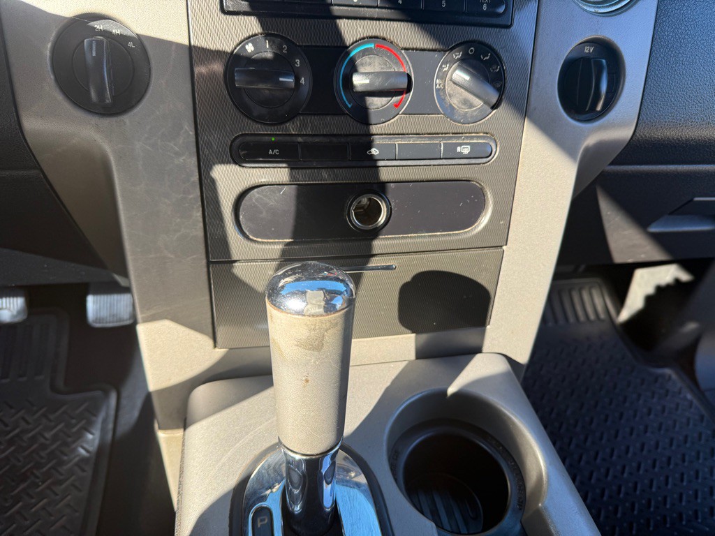 2004 Ford F-150 Image 12