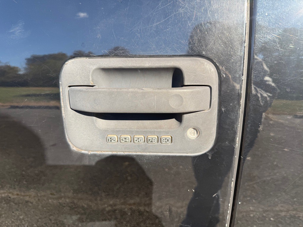 2004 Ford F-150 Image 21