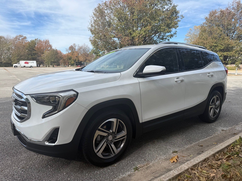 2020 GMC Terrain Image 2