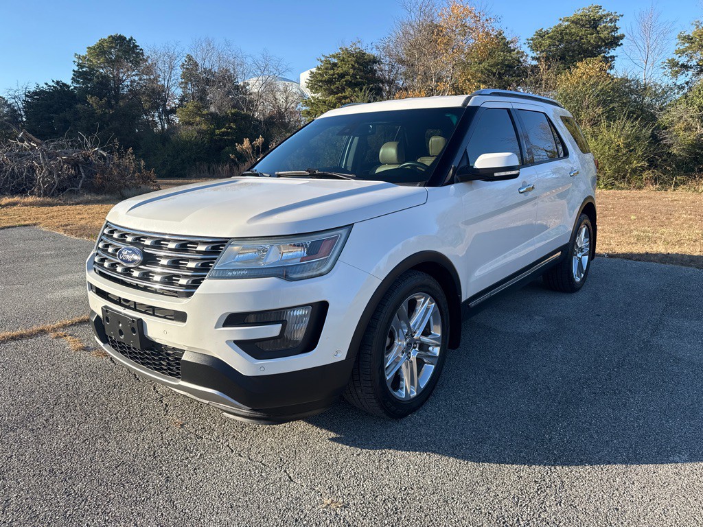 2016 Ford Explorer Image 1