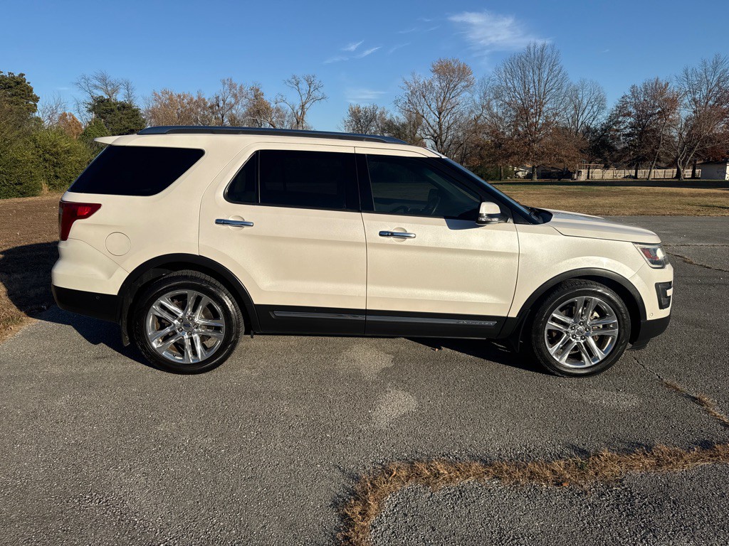 2016 Ford Explorer Image 4