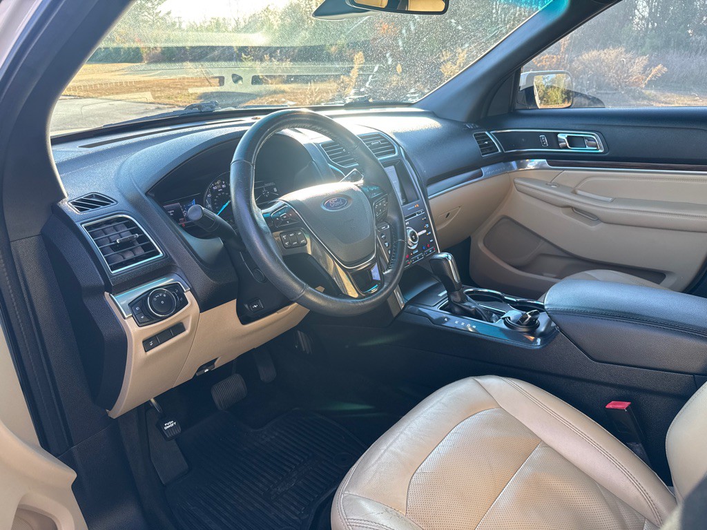 2016 Ford Explorer Image 9
