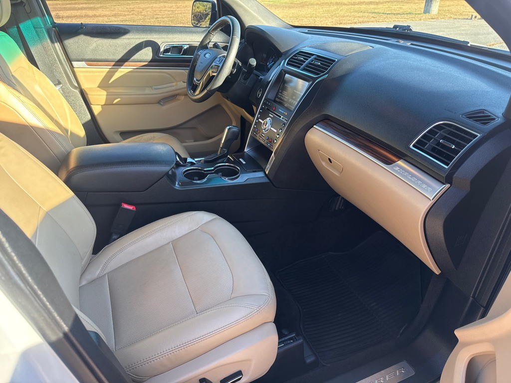 2016 Ford Explorer Image 11