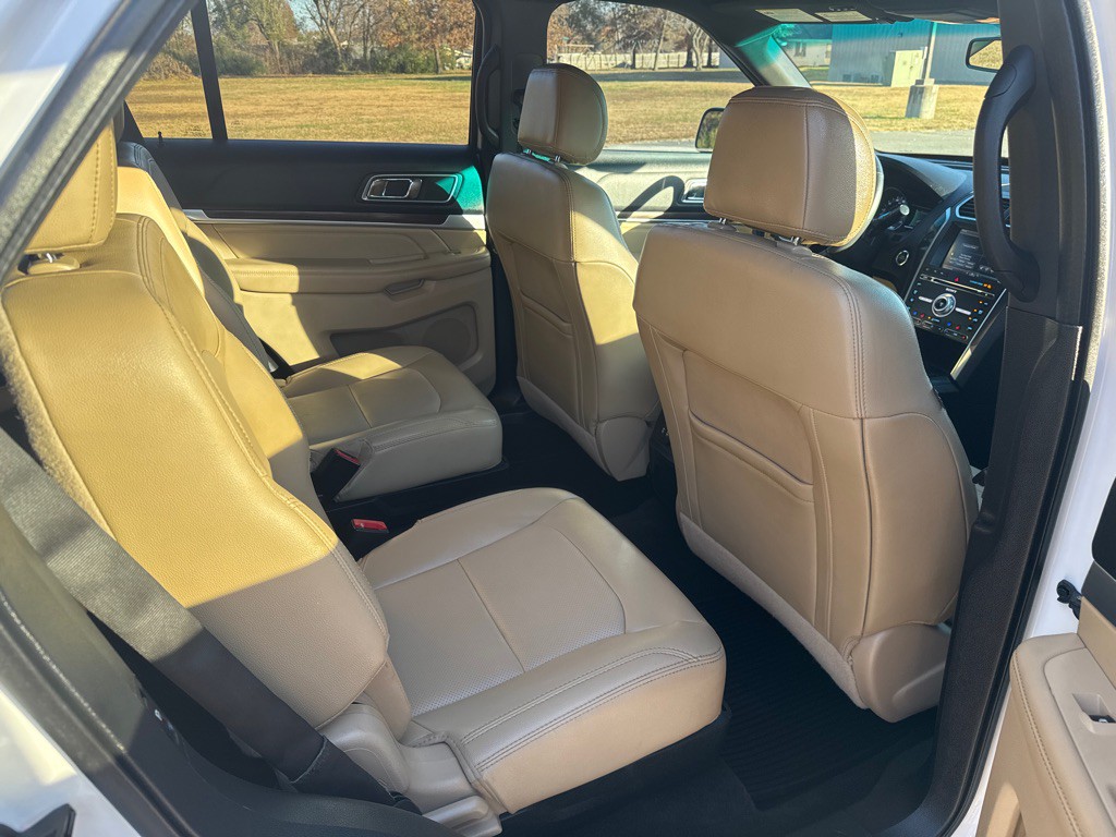 2016 Ford Explorer Image 12