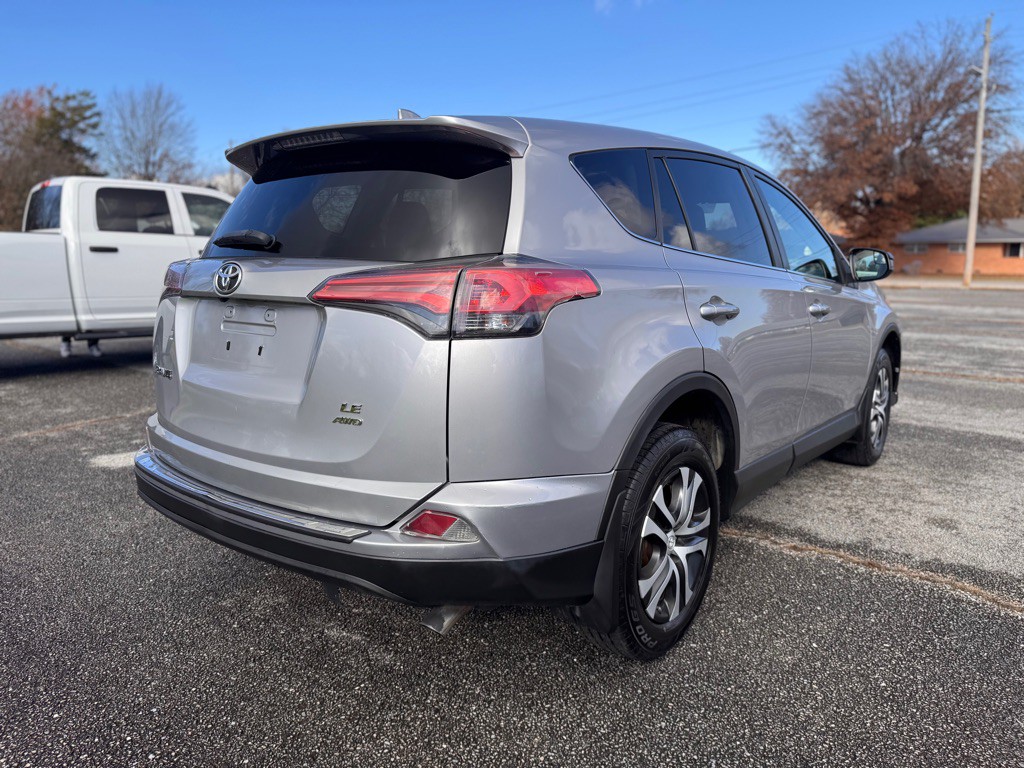 2017 Toyota Rav4 Image 5