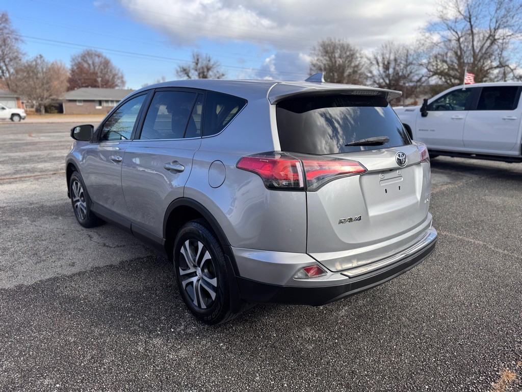 2017 Toyota Rav4 Image 7