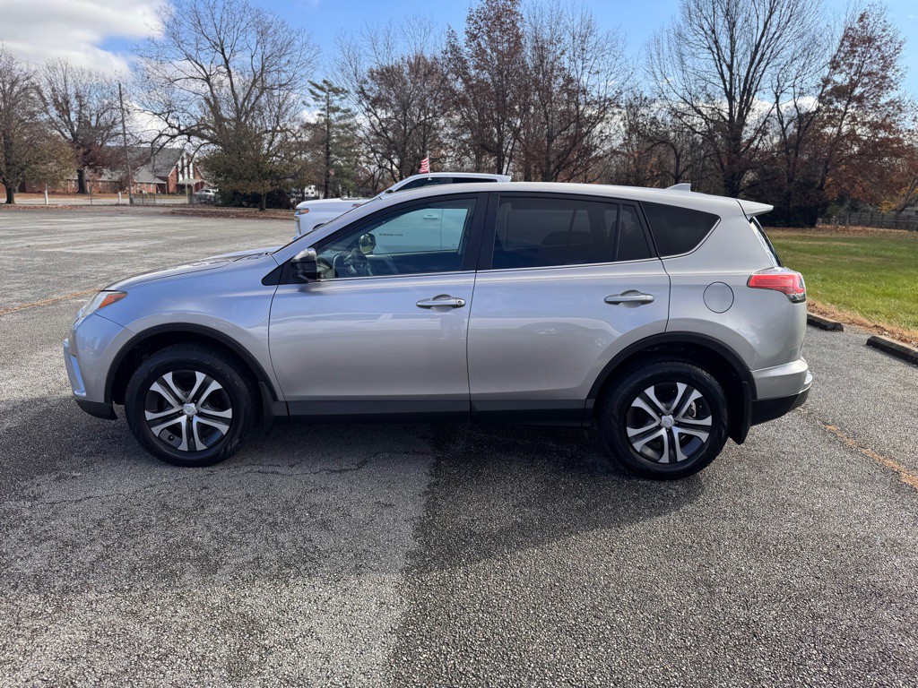 2017 Toyota Rav4 Image 8
