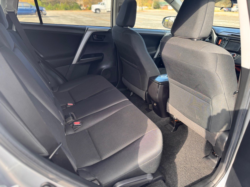 2017 Toyota Rav4 Image 12