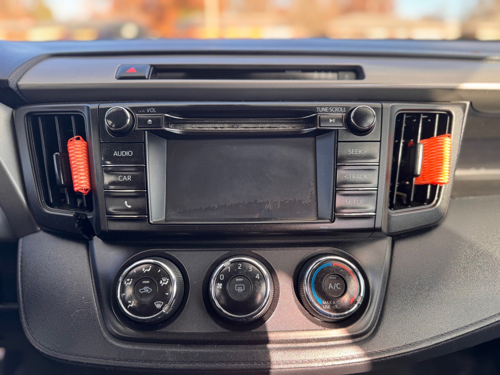 2017 Toyota Rav4 Image 17