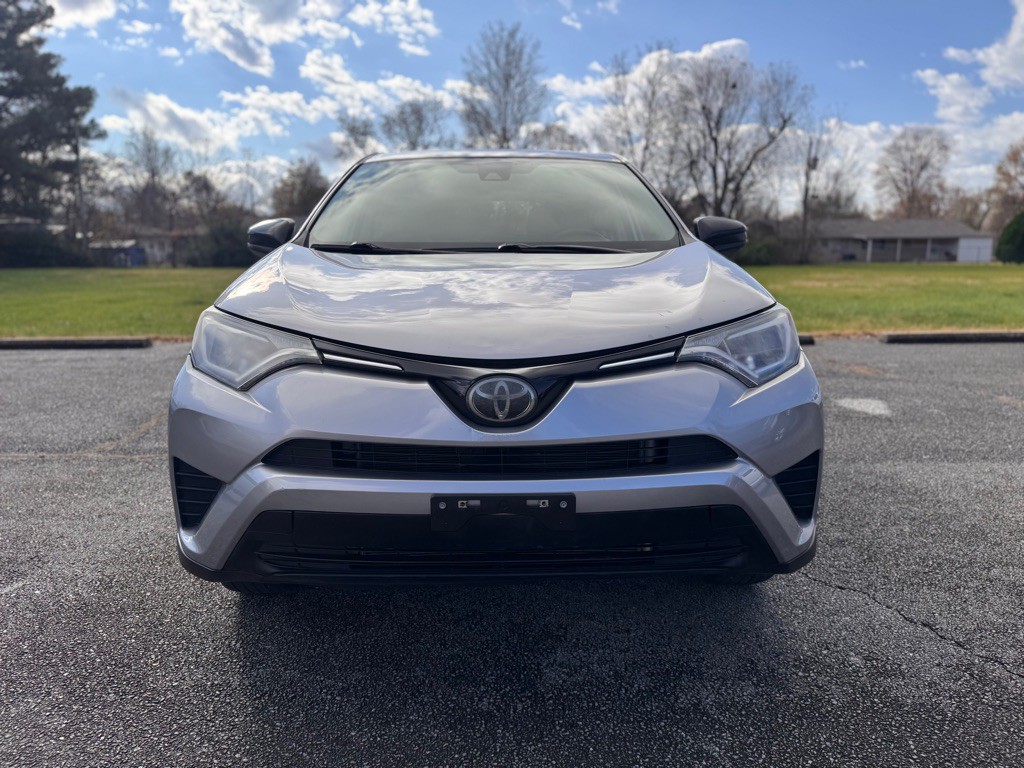 2017 Toyota Rav4 Image 1