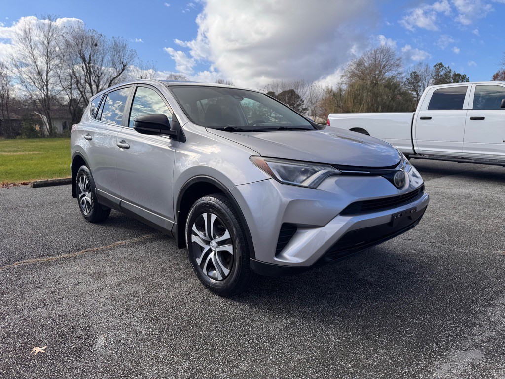 2017 Toyota Rav4 Image 2