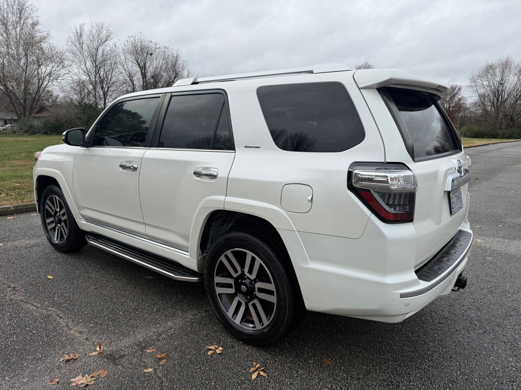 2016 Toyota 4Runner Image 10