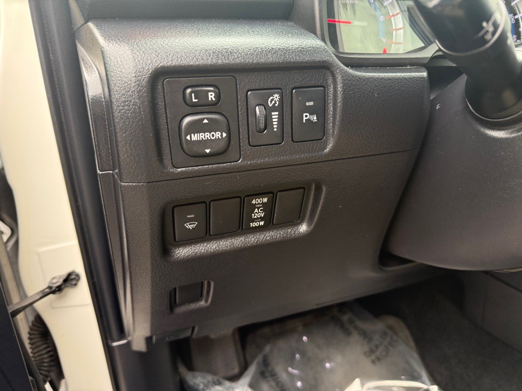 2016 Toyota 4Runner Image 13